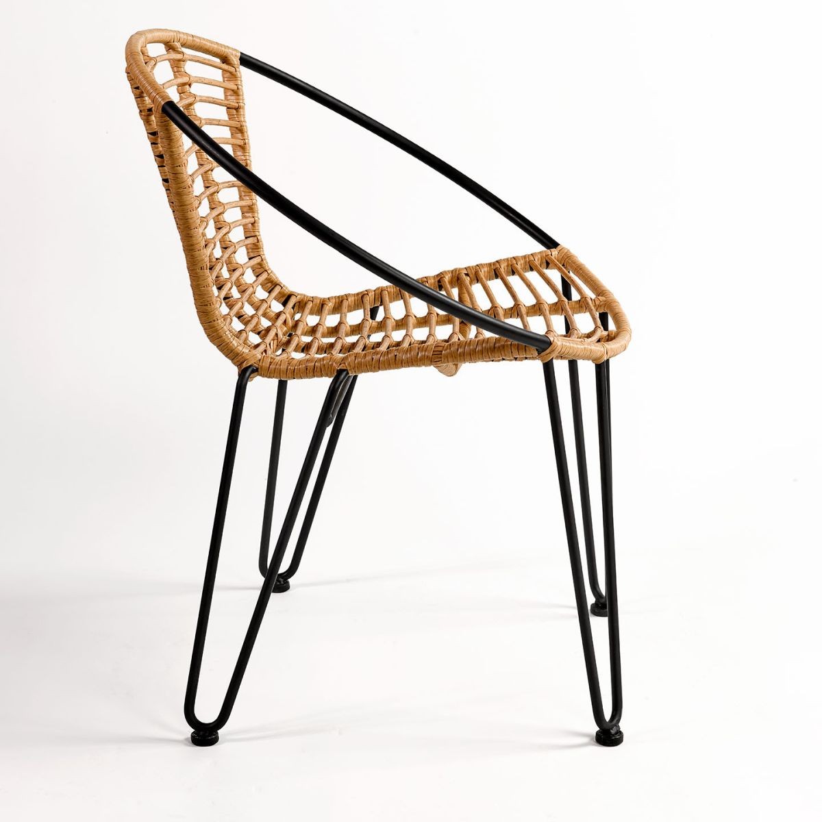 Silla apilable ratán sintético y metal negro Foto: KANKUN WEB (1)