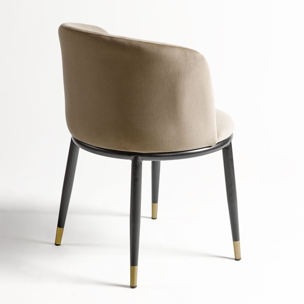 Silla de terciopelo beige con asiento redondo Foto: ALEA-B (5) 2