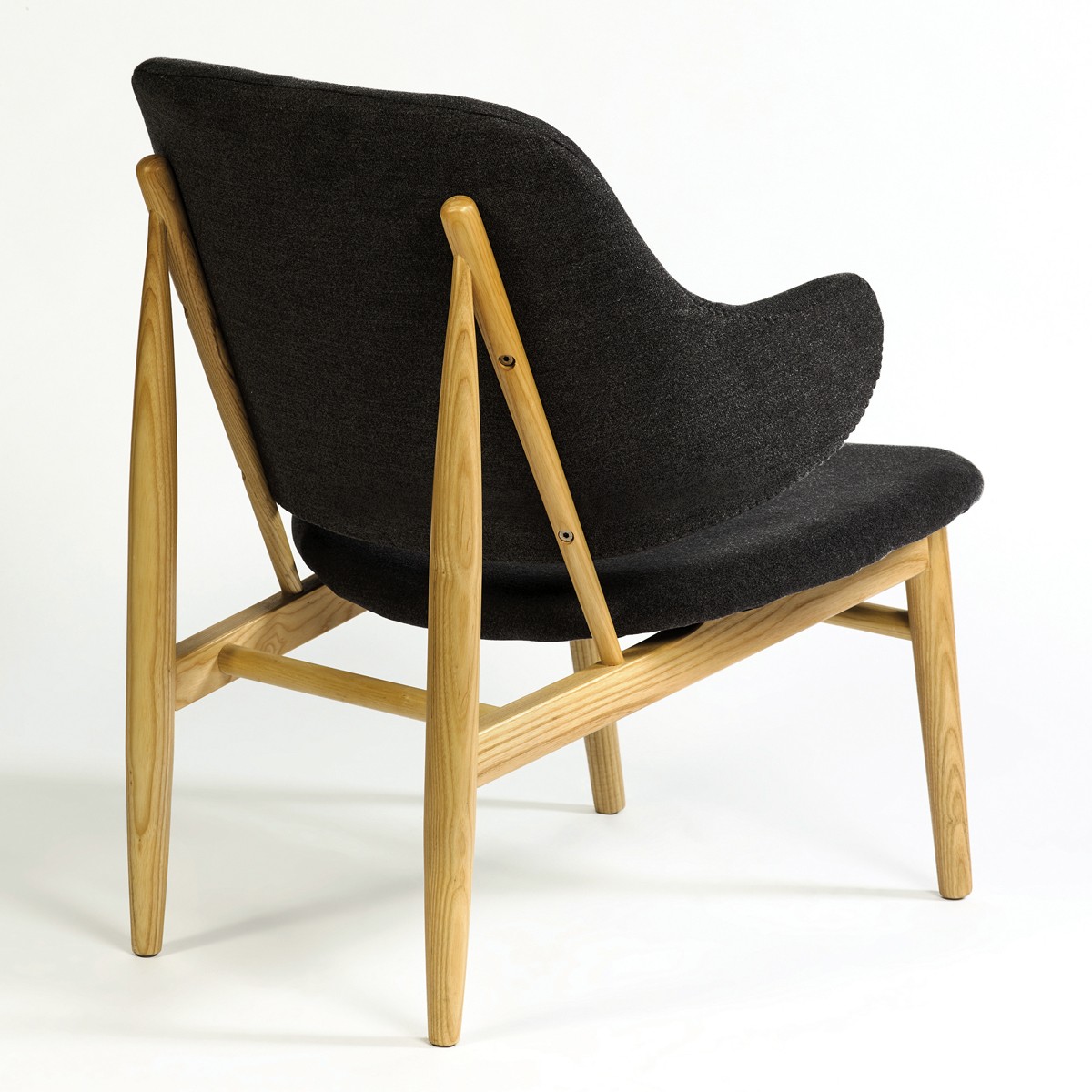 Sillón patas madera natural y tapicería gris oscura Foto: WD-854 (2)