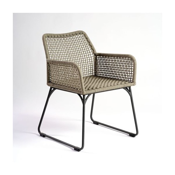 Silla para exterior de cuerda y metal color cemento Foto: ROSANA-c-sillon-exterior-cuerda-cemento