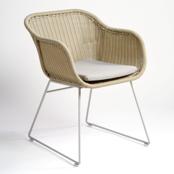 Sillón de ratán sintético color tiza pata blanco piedra Foto: lucia-1 web ok