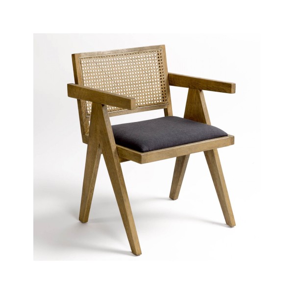 Silla de roble natural, rejilla y asiento de lino Foto: ARTHUR