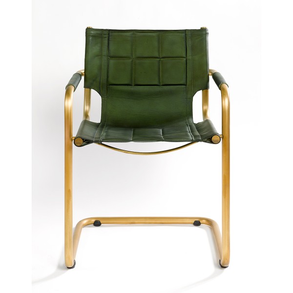 Silla con brazos de acero dorado y piel de búfalo verde Foto: GIANNI (1)