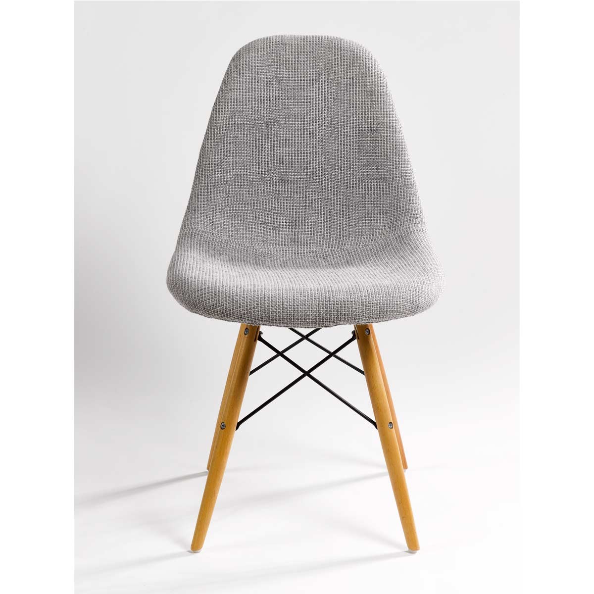 Silla tapizada gris Foto: 8056fb-silla-tela-gris-y-madera