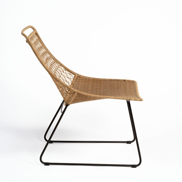 Silla para exterior resina color natural y pata metal Foto: KIMI-1-silla-exterior-resina-color-natural-pata-negra (4)