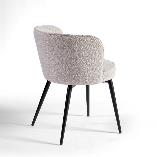 Silla tapizada redondeada arena y metal negro Foto: MUNICH-silla tapizada-arena-metal-negro--240308_crisal_378