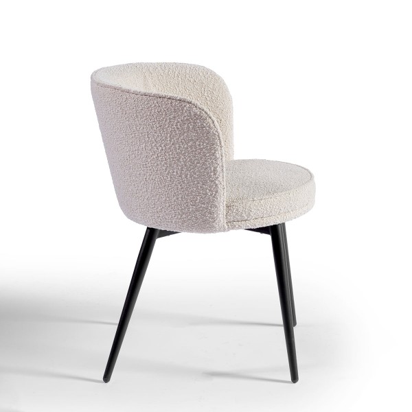 Silla tapizada redondeada arena y metal negro Foto: MUNICH--silla tapizada-arena-metal-negro-240308_crisal_374